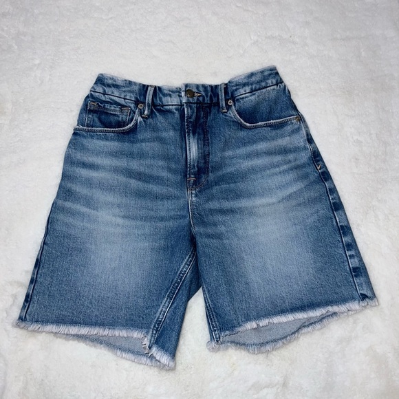 Good American Bermuda Good Icon Jean Denim Distressed Shorts Size 4/27 - Picture 3 of 9